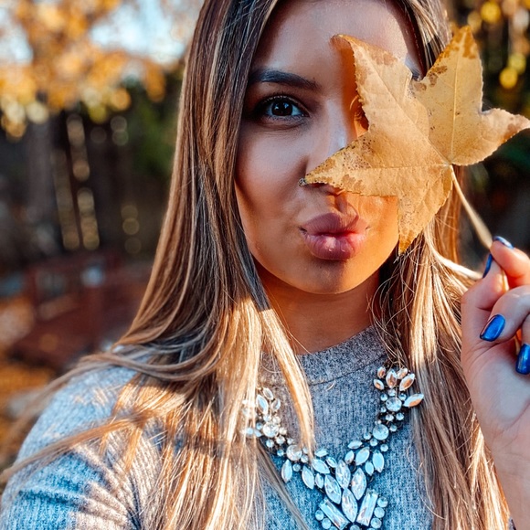 Meet your Posher, Jessica - Picture 1 of 4